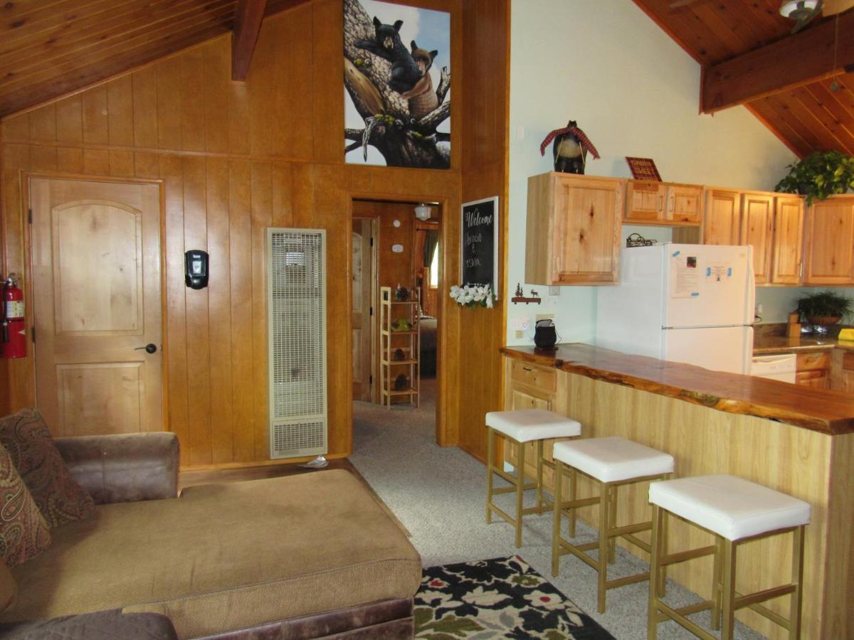 Hillside Hideaway -View Of Ski Slope From Charming Deck Big Bear Lake Bagian luar foto